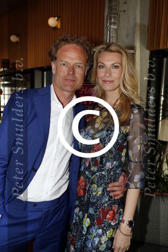 Amsterdam 13 april 2017 
Boekpresentatie Susan Smit en Marion Pauw. Marion en Susan met vriend/partner