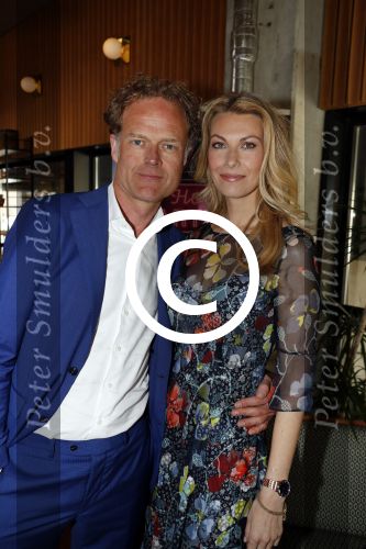 Amsterdam 13 april 2017 
Boekpresentatie Susan Smit en Marion Pauw. Marion en Susan met vriend/partner