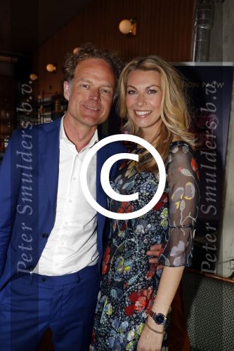 Amsterdam 13 april 2017 
Boekpresentatie Susan Smit en Marion Pauw. Marion en Susan met vriend/partner