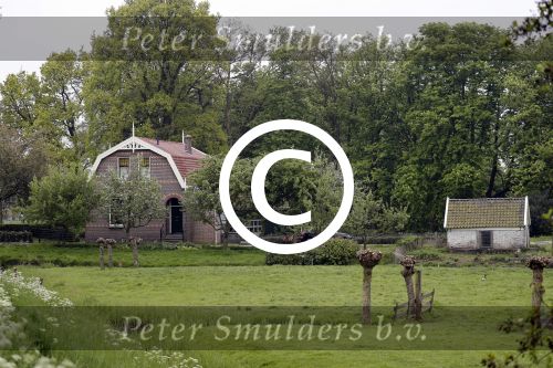Amsterdam 7 mei 2017
Dit pand / huis hebbenSven Kramer en Naomi v As gekocht. de boerderij ligt aan de amstel