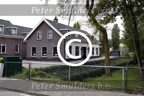 Ouderkerk aan de amstel 10 mei 2017
Heeft Sylvana Simons de boerderij naast de boerderij van Nicolette Kluiver gekocht? (huis)