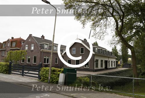 Ouderkerk aan de amstel 10 mei 2017
Heeft Sylvana Simons de boerderij naast de boerderij van Nicolette Kluiver gekocht? (huis)