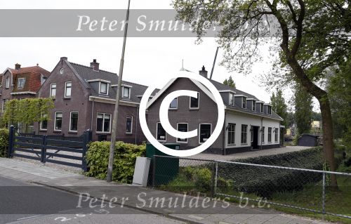 Ouderkerk aan de amstel 10 mei 2017
Heeft Sylvana Simons de boerderij naast de boerderij van Nicolette Kluiver gekocht? (huis)