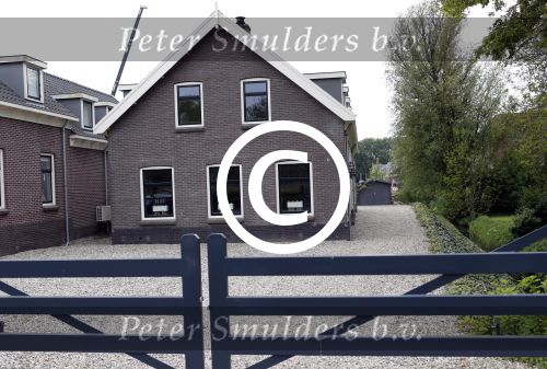 Ouderkerk aan de amstel 10 mei 2017
Heeft Sylvana Simons de boerderij naast de boerderij van Nicolette Kluiver gekocht? (huis)