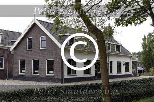 Ouderkerk aan de amstel 10 mei 2017
Heeft Sylvana Simons de boerderij naast de boerderij van Nicolette Kluiver gekocht? (huis)