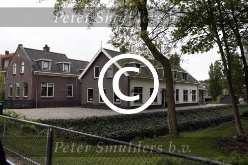 Ouderkerk aan de amstel 10 mei 2017
Heeft Sylvana Simons de boerderij naast de boerderij van Nicolette Kluiver gekocht? (huis)