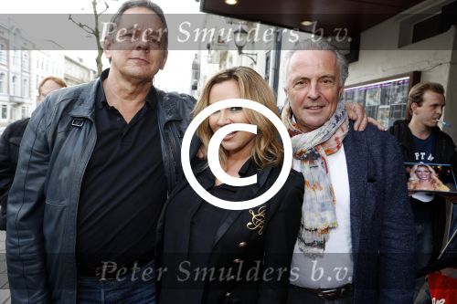 Amsterdam 13 april 2017 
Presentatie boek Dick Maas in de smet studios. Tatjana en Huub Stapel ontvangen het eerste exemplaar.