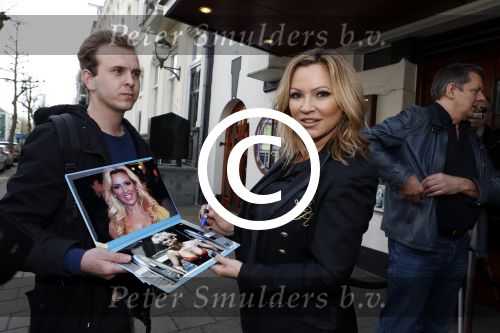 Amsterdam 13 april 2017 
Presentatie boek Dick Maas in de smet studios. Tatjana en Huub Stapel ontvangen het eerste exemplaar.