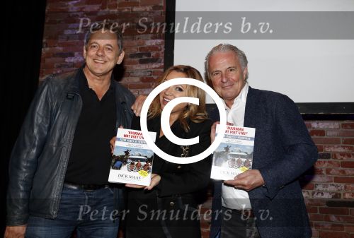 Amsterdam 13 april 2017 
Presentatie boek Dick Maas in de smet studios. Tatjana en Huub Stapel ontvangen het eerste exemplaar.