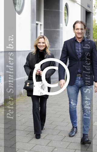 Amsterdam 13 april 2017 
Presentatie boek Dick Maas in de smet studios. Tatjana en Huub Stapel ontvangen het eerste exemplaar.
