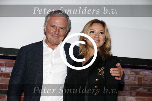 Amsterdam 13 april 2017 
Presentatie boek Dick Maas in de smet studios. Tatjana en Huub Stapel ontvangen het eerste exemplaar.