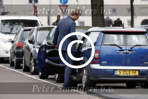Amsterdam Uitdam 23 april 2017
Thijs Romer en zijn vriendin Igone de Jongh ( en haar zoontje) gaan naar het huis van Katja Schuurman om de verjaardag van Semmie te vieren