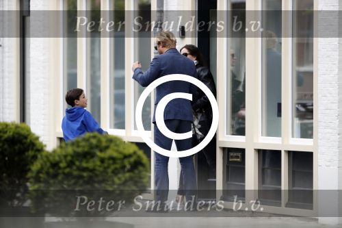 Amsterdam Uitdam 23 april 2017
Thijs Romer en zijn vriendin Igone de Jongh ( en haar zoontje) gaan naar het huis van Katja Schuurman om de verjaardag van Semmie te vieren
