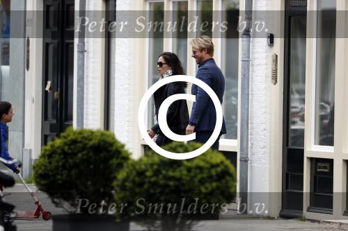 Amsterdam Uitdam 23 april 2017
Thijs Romer en zijn vriendin Igone de Jongh ( en haar zoontje) gaan naar het huis van Katja Schuurman om de verjaardag van Semmie te vieren
