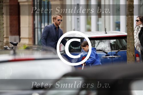 Amsterdam Uitdam 23 april 2017
Thijs Romer en zijn vriendin Igone de Jongh ( en haar zoontje) gaan naar het huis van Katja Schuurman om de verjaardag van Semmie te vieren