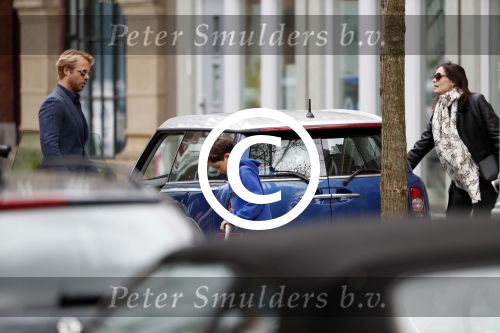 Amsterdam Uitdam 23 april 2017
Thijs Romer en zijn vriendin Igone de Jongh ( en haar zoontje) gaan naar het huis van Katja Schuurman om de verjaardag van Semmie te vieren