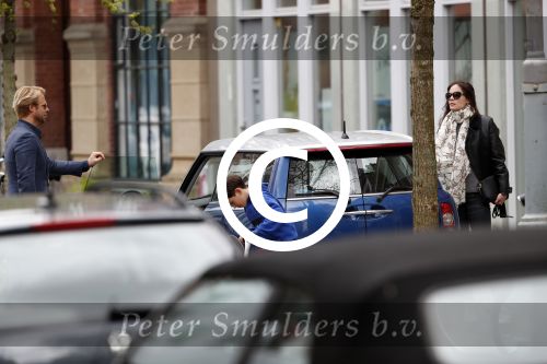 Amsterdam Uitdam 23 april 2017
Thijs Romer en zijn vriendin Igone de Jongh ( en haar zoontje) gaan naar het huis van Katja Schuurman om de verjaardag van Semmie te vieren