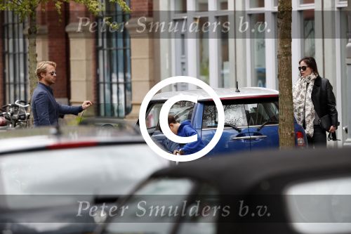 Amsterdam Uitdam 23 april 2017
Thijs Romer en zijn vriendin Igone de Jongh ( en haar zoontje) gaan naar het huis van Katja Schuurman om de verjaardag van Semmie te vieren