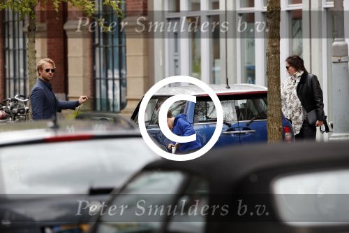 Amsterdam Uitdam 23 april 2017
Thijs Romer en zijn vriendin Igone de Jongh ( en haar zoontje) gaan naar het huis van Katja Schuurman om de verjaardag van Semmie te vieren
