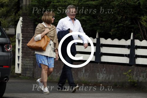Amsterdam 13 mei 2017  
Tom Egbers en Janke Dekker wandelend en op terras in Amsterdam zuid.