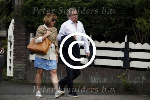 Amsterdam 13 mei 2017  
Tom Egbers en Janke Dekker wandelend en op terras in Amsterdam zuid.