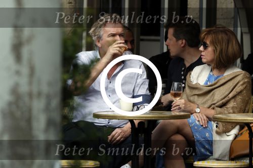 Amsterdam 13 mei 2017  
Tom Egbers en Janke Dekker wandelend en op terras in Amsterdam zuid.