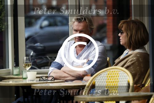 Amsterdam 13 mei 2017  
Tom Egbers en Janke Dekker wandelend en op terras in Amsterdam zuid.