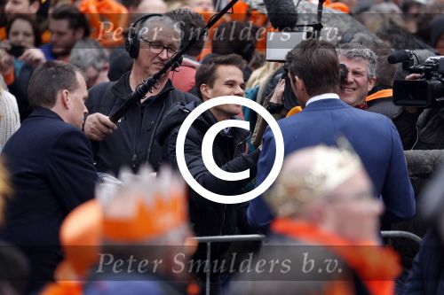 Tilburg 27 april 2017
Koningsdag in tilburg. Aanwezige leden van de koninklijke familie zijn, Koning Willem Alexander Koningin Maxima Prinses Amalia Ariane Alexia, Prins Constantijn prinses Laurentien Prins Maurits Prinses Marilene Prins Bernhard jr Prinses Annette Prins Floris Prinses Aimee Prins Pieter Christiaan en Prinses Anita. Guus Meeuwis en Gers Pardoel zingen ze toe. verslaggever Boulevard