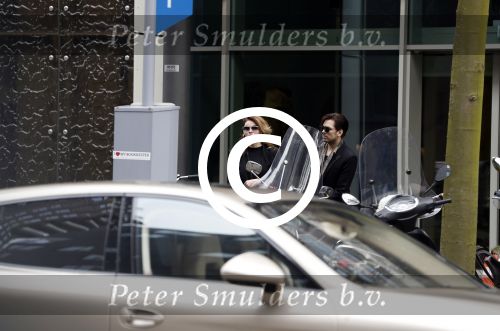 Amsterdam 19 april 2017
Waylon op bezoek bij Joelle Witschge met zijn gouden porsche panamera