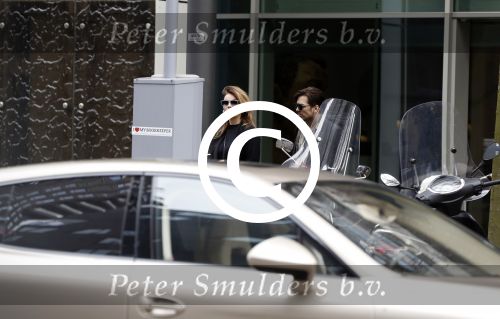 Amsterdam 19 april 2017
Waylon op bezoek bij Joelle Witschge met zijn gouden porsche panamera