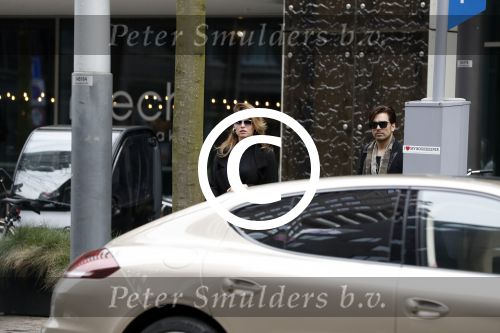 Amsterdam 19 april 2017
Waylon op bezoek bij Joelle Witschge met zijn gouden porsche panamera