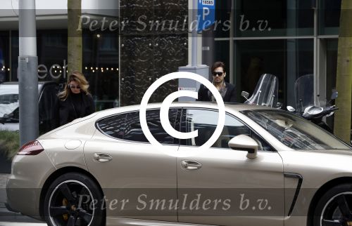 Amsterdam 19 april 2017
Waylon op bezoek bij Joelle Witschge met zijn gouden porsche panamera