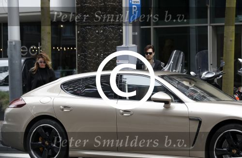 Amsterdam 19 april 2017
Waylon op bezoek bij Joelle Witschge met zijn gouden porsche panamera