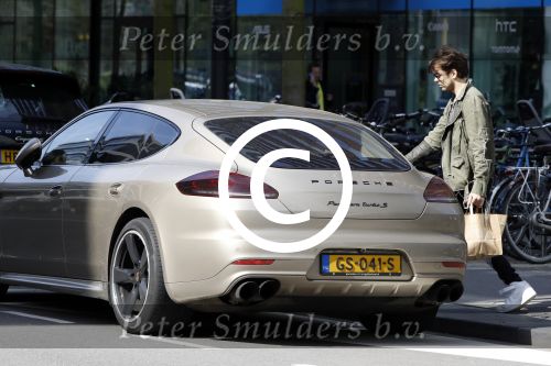 Amsterdam 30 maart 2017
Waylon haalt Joelle Witschge thuis op in zijn porsche panamera.