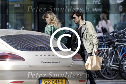 Amsterdam 30 maart 2017
Waylon haalt Joelle Witschge thuis op in zijn porsche panamera.