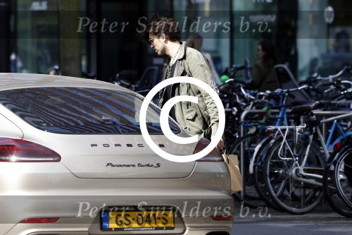 Amsterdam 30 maart 2017
Waylon haalt Joelle Witschge thuis op in zijn porsche panamera.