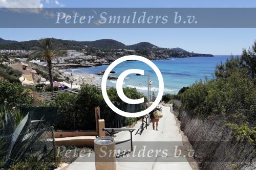 ibiza Cala tarida 1 mei 2017
Wesley Sneijder gaat een club / restaurant openen op het strand van Cala Tarida. Er wordt momenteel verbouwd. Het is hemelsbreed ongeveer 500 meter bij zijn huis / villa vandaan.