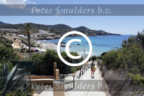 ibiza Cala tarida 1 mei 2017
Wesley Sneijder gaat een club / restaurant openen op het strand van Cala Tarida. Er wordt momenteel verbouwd. Het is hemelsbreed ongeveer 500 meter bij zijn huis / villa vandaan.