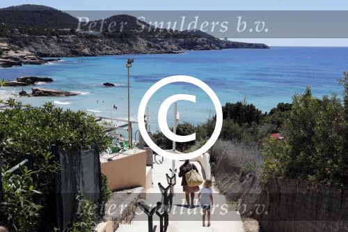 ibiza Cala tarida 1 mei 2017
Wesley Sneijder gaat een club / restaurant openen op het strand van Cala Tarida. Er wordt momenteel verbouwd. Het is hemelsbreed ongeveer 500 meter bij zijn huis / villa vandaan.