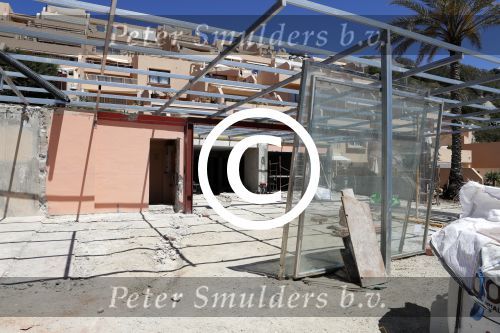 ibiza Cala tarida 1 mei 2017
Wesley Sneijder gaat een club / restaurant openen op het strand van Cala Tarida. Er wordt momenteel verbouwd. Het is hemelsbreed ongeveer 500 meter bij zijn huis / villa vandaan.