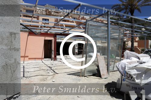 ibiza Cala tarida 1 mei 2017
Wesley Sneijder gaat een club / restaurant openen op het strand van Cala Tarida. Er wordt momenteel verbouwd. Het is hemelsbreed ongeveer 500 meter bij zijn huis / villa vandaan.