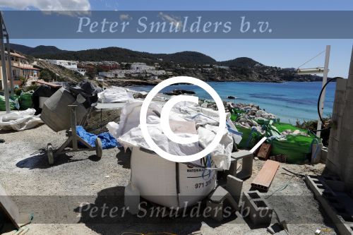 ibiza Cala tarida 1 mei 2017
Wesley Sneijder gaat een club / restaurant openen op het strand van Cala Tarida. Er wordt momenteel verbouwd. Het is hemelsbreed ongeveer 500 meter bij zijn huis / villa vandaan.