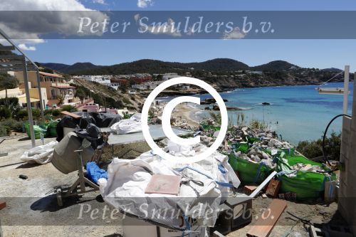 ibiza Cala tarida 1 mei 2017
Wesley Sneijder gaat een club / restaurant openen op het strand van Cala Tarida. Er wordt momenteel verbouwd. Het is hemelsbreed ongeveer 500 meter bij zijn huis / villa vandaan.