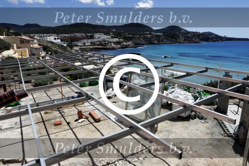 ibiza Cala tarida 1 mei 2017
Wesley Sneijder gaat een club / restaurant openen op het strand van Cala Tarida. Er wordt momenteel verbouwd. Het is hemelsbreed ongeveer 500 meter bij zijn huis / villa vandaan.