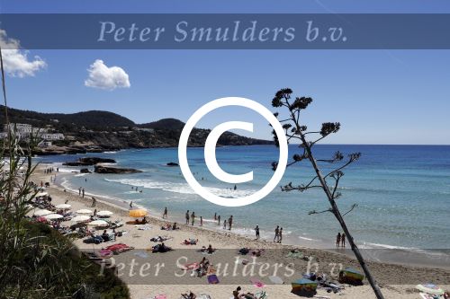 ibiza Cala tarida 1 mei 2017
Wesley Sneijder gaat een club / restaurant openen op het strand van Cala Tarida. Er wordt momenteel verbouwd. Het is hemelsbreed ongeveer 500 meter bij zijn huis / villa vandaan.