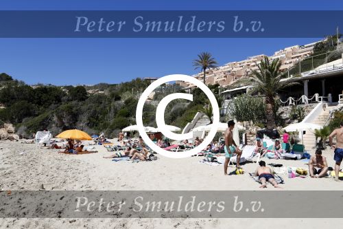 ibiza Cala tarida 1 mei 2017
Wesley Sneijder gaat een club / restaurant openen op het strand van Cala Tarida. Er wordt momenteel verbouwd. Het is hemelsbreed ongeveer 500 meter bij zijn huis / villa vandaan.
