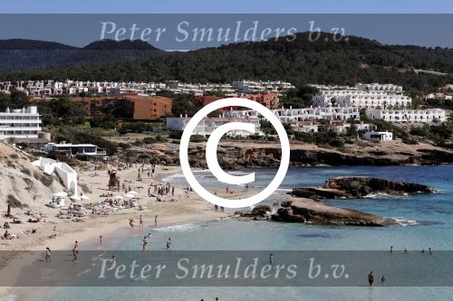 ibiza Cala tarida 1 mei 2017
Wesley Sneijder gaat een club / restaurant openen op het strand van Cala Tarida. Er wordt momenteel verbouwd. Het is hemelsbreed ongeveer 500 meter bij zijn huis / villa vandaan.