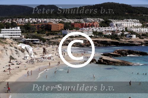 ibiza Cala tarida 1 mei 2017
Wesley Sneijder gaat een club / restaurant openen op het strand van Cala Tarida. Er wordt momenteel verbouwd. Het is hemelsbreed ongeveer 500 meter bij zijn huis / villa vandaan.