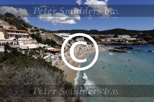 ibiza Cala tarida 1 mei 2017
Wesley Sneijder gaat een club / restaurant openen op het strand van Cala Tarida. Er wordt momenteel verbouwd. Het is hemelsbreed ongeveer 500 meter bij zijn huis / villa vandaan.
