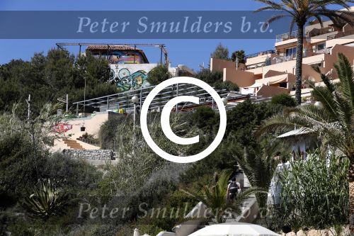 ibiza Cala tarida 1 mei 2017
Wesley Sneijder gaat een club / restaurant openen op het strand van Cala Tarida. Er wordt momenteel verbouwd. Het is hemelsbreed ongeveer 500 meter bij zijn huis / villa vandaan.